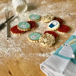 Looking for a unique Easter gift? Try sending a delicious, colorful tin of handmade Easter themed Joli Cookies!