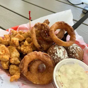 Cajun gator basket