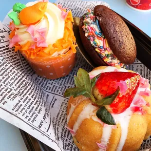 Carrot cupcake, whoopie pie, and the strawberry binder cake