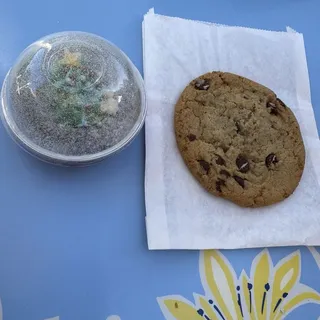 Chocolate Chip Cookie