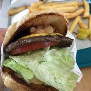 Bacon cheeseburger is DELICIOUS! Fresh veggies and perfectly cooked bacon make this flat-top cooked burger absolutely delicious!