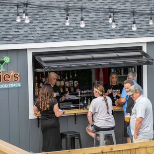 Customers enjoying a drink at the outdoor bar at Jolly Ollie&apos;s Pizza and Pub in Hendersonville, TN