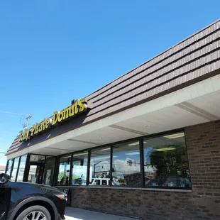 a view of the outside of a restaurant