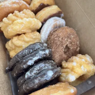 Dozen Donuts (13 qty. Bakers Dozen)