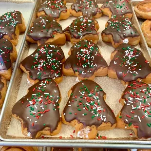 Who needs Christmas cookies when you could have Christmas DONUTS ? #UpCloseSavor