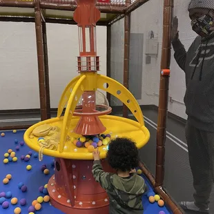 Ball machine that you can load and see balls floating in the tube