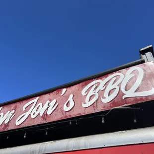 the sign for the restaurant