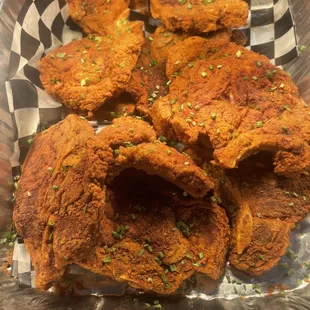 food, chicken wings and fried chicken