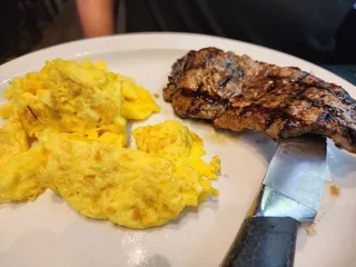 Quincy’s Potomac Bar & Grille