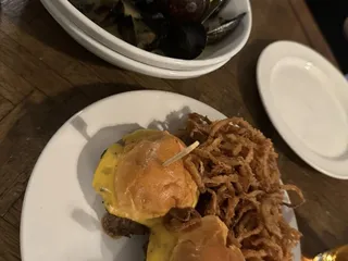 Hunter’s Bar and Grill