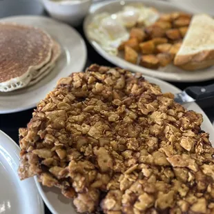 a plate of breakfast food