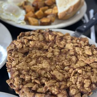 a plate of breakfast food