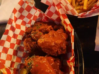 The Fivee Bistró And Bar