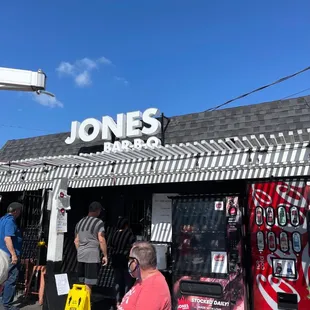 ows the outside of jones bar - b - q