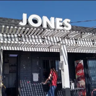 ramen and noodles, outside