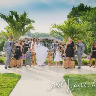 Photo of outdoor wedding courtesy of Photos By Lou