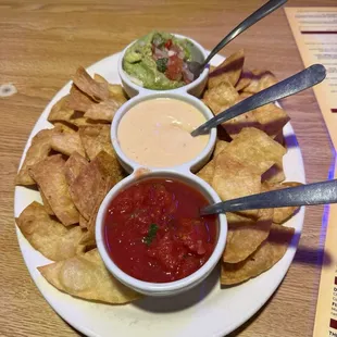 Trio dip with flour chips