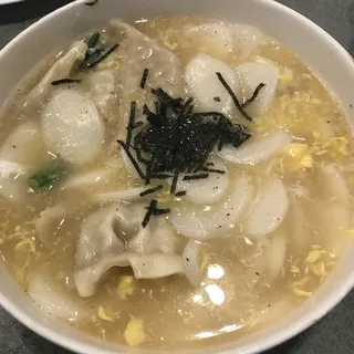 Rice Cake and Dumpling Soup