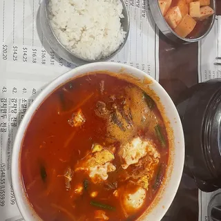 10. Spicy Beef and Green Onion Soup ()