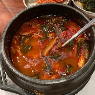 11. Spicy Beef Soup w/Ox knee, Triple, Mushroom ()