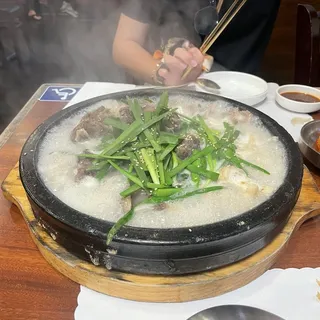 41. Ultimate Meat Feast w/Ox Tail, Beef Short Ribs, Triple, Beef Tongue, Brisket ()