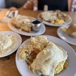 Spinach, Mushroom &amp; Jack Cheese omelette with biscuit and gravy