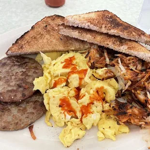 a plate of breakfast food