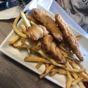 Chicken Tenders appetizer is more like a MEAL!  Tastes similar to McDonald's nuggets but only Larger sized!