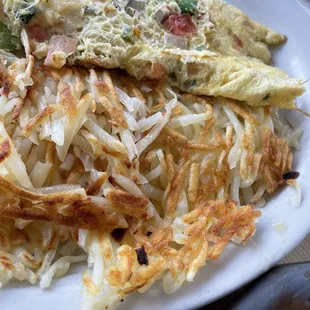 an omelet and hash browns