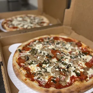 Jonuzi's Pizza