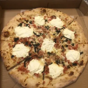 Margherita pizza with ricotta cheese