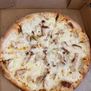 Chicken Alfredo Pizza