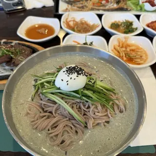 Noodles in Cold Soybean Soup ()