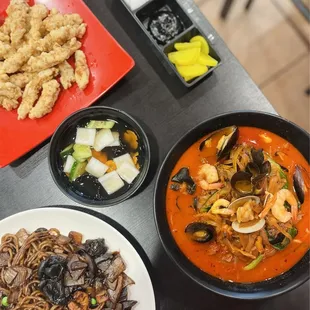 Jjamppong /, Haemul Jaengban Jjajangmyeon /, fried pork