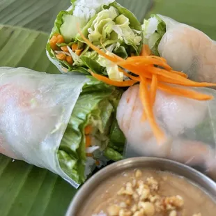 Shrimp Fresh rolls with peanut sauce