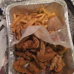 15 piece wings w/soggy fries. Bread missing :-(
