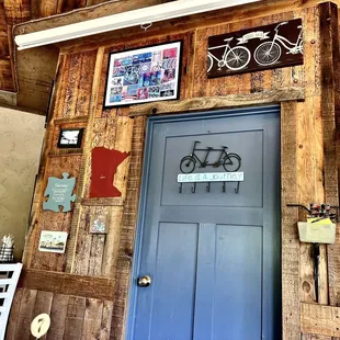 Delightful bicycle dining!  But you don't have to have a bike to enjoy!