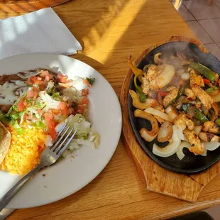 Chicken fajitas, so yummy here at Jordy&apos;s.