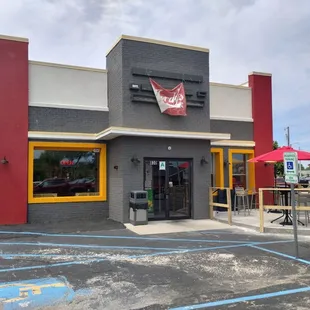 the outside of a restaurant