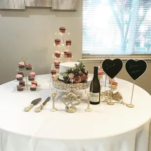 Red velvet, chocolate and vanilla cupcakes. White cake with strawberry filling.