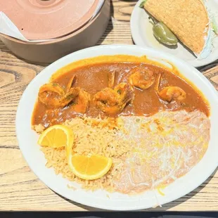 Diablo shrimp, rice and beans