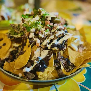 Nachos Maximos with carne asada
