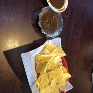 nachos and salsa