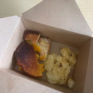 Grilled cheese and potato chips