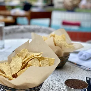 Chips &amp; salsa outdoors