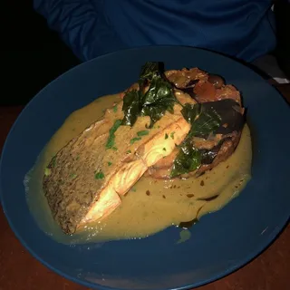 Salmone con Glassa al Arancia e Caponata di Verdure