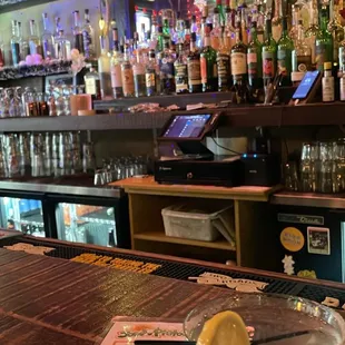 Bar with gin gimlet