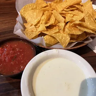 White queso, chips &amp; salsa