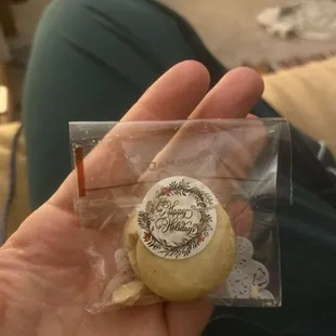 Complimentary cookie :) delicious (and the breakage was a casualty in travel, it was perfect when I got it)