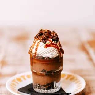 Mississippi Mud Jar

chocolate pudding, caramel, chantilly cream, oreo pecan chocolate crumble